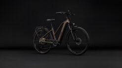 Vue alternative de TOURING HYBRID PRO 800